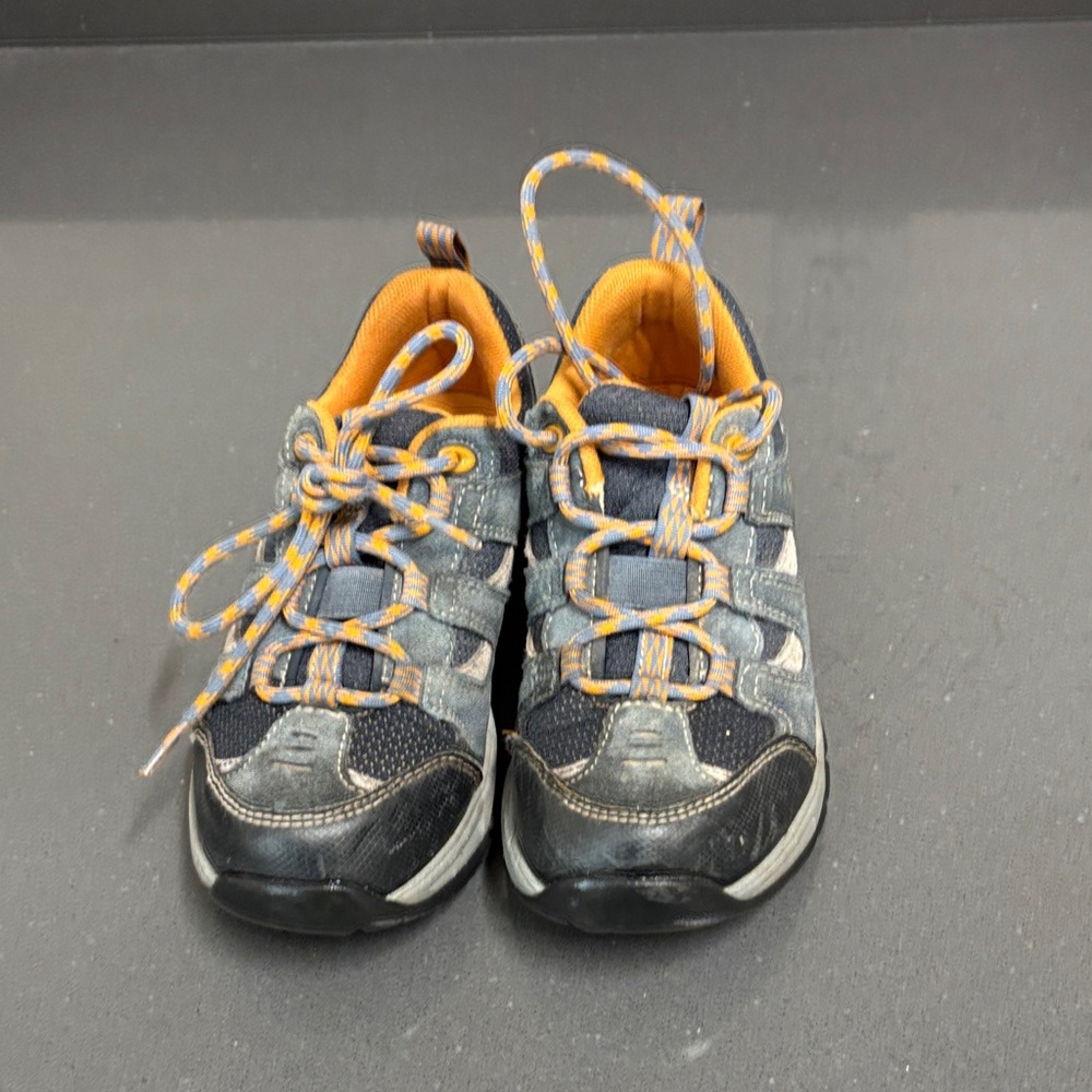 L.L. Bean trail model low rise waterproof hiking shoes size 2